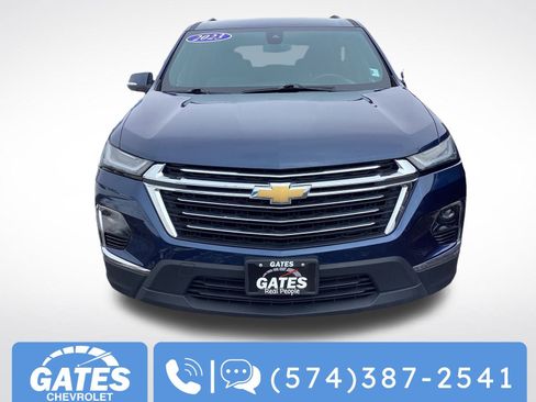 Used 2023 Chevrolet Traverse LT image 2