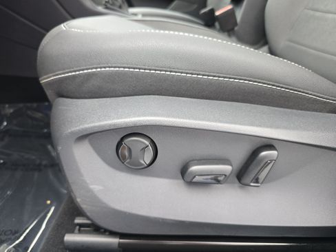 Certified 2023 Volkswagen Taos SE w/ Panoramic Sunroof Package FWD image 28