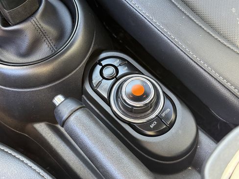 Used 2021 MINI Cooper Cooper w/ 6.5" Touchscreen Package image 25