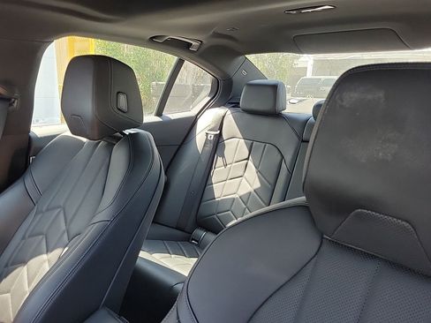 Used 2024 BMW 530i RWD image 9
