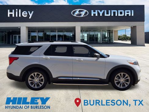 Used 2021 Ford Explorer XLT w/ Equipment Group 202A RWD image 3