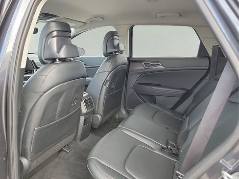 Used 2024 Kia Sportage EX image 9