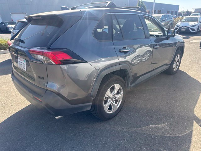 Used 2020 Toyota RAV4 XLE w/ Convenience Package FWD image 4