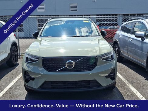 Used 2024 Volvo XC40 B5 Plus w/ Protection Package Premier AWD/4WD image 2