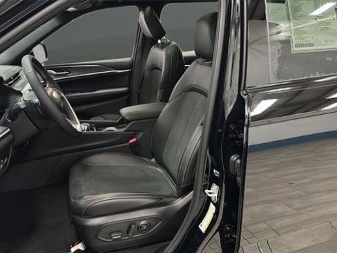 New 2026 Jeep Grand Cherokee Altitude AWD/4WD image 9