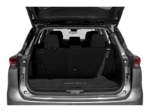 Used 2021 Toyota Highlander L FWD image 11
