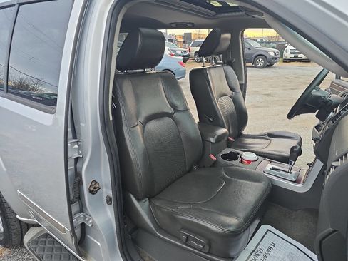 Used 2011 Nissan Pathfinder LE w/ Navigation Pkg image 9