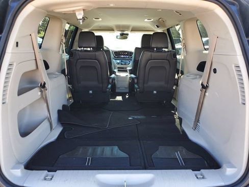 Used 2023 Chrysler Pacifica Touring-L AWD/4WD image 30