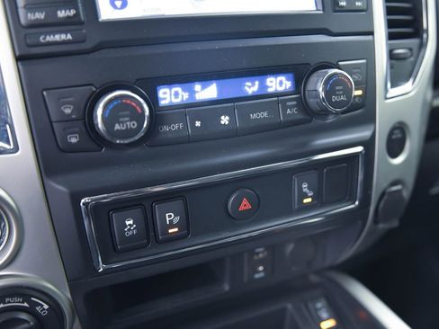 Used 2018 Nissan Titan SV w/ SV Convenience Package image 24