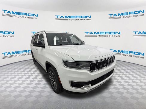 Used 2024 Jeep Wagoneer L Series II RWD image 7