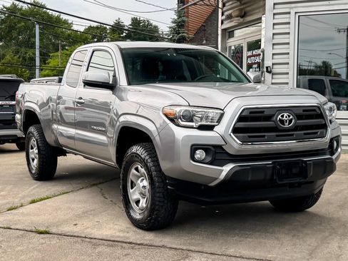 Used 2016 Toyota Tacoma SR5 w/ Towing Package AWD/4WD image 1