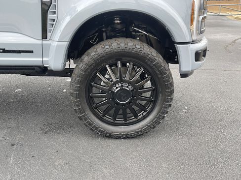 Used 2026 Ford F450 Platinum w/ FX4 Off-Road Package image 33