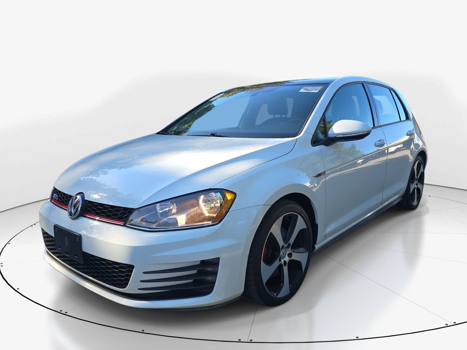 Used 2015 Volkswagen GTI SE FWD image 8