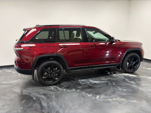 Used 2024 Jeep Grand Cherokee Limited w/ Luxury Tech Group II image 21