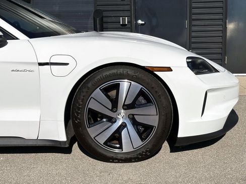 Used 2025 Porsche Taycan RWD image 14