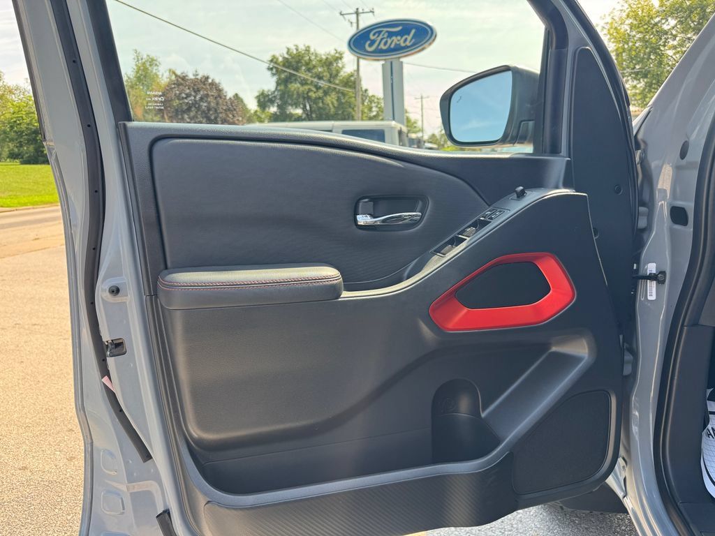 Used 2023 Nissan Frontier PRO-4X w/ Technology Package AWD/4WD image 16
