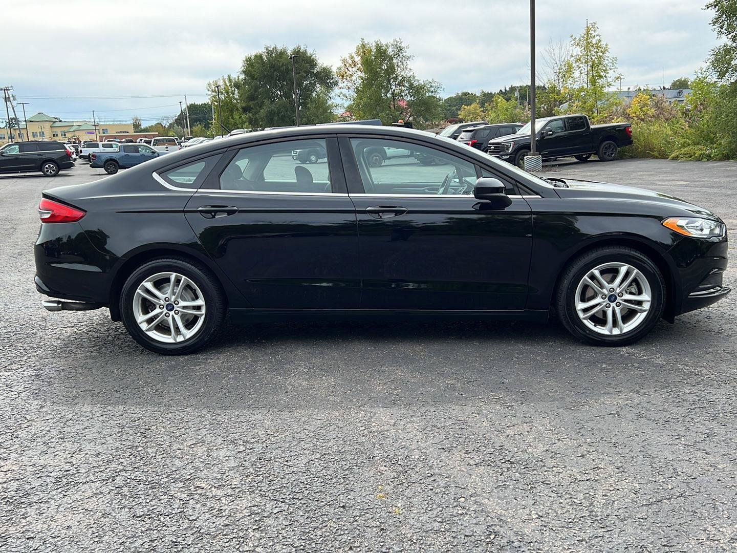 Used 2018 Ford Fusion SE w/ Fusion SE Technology Package FWD image 25