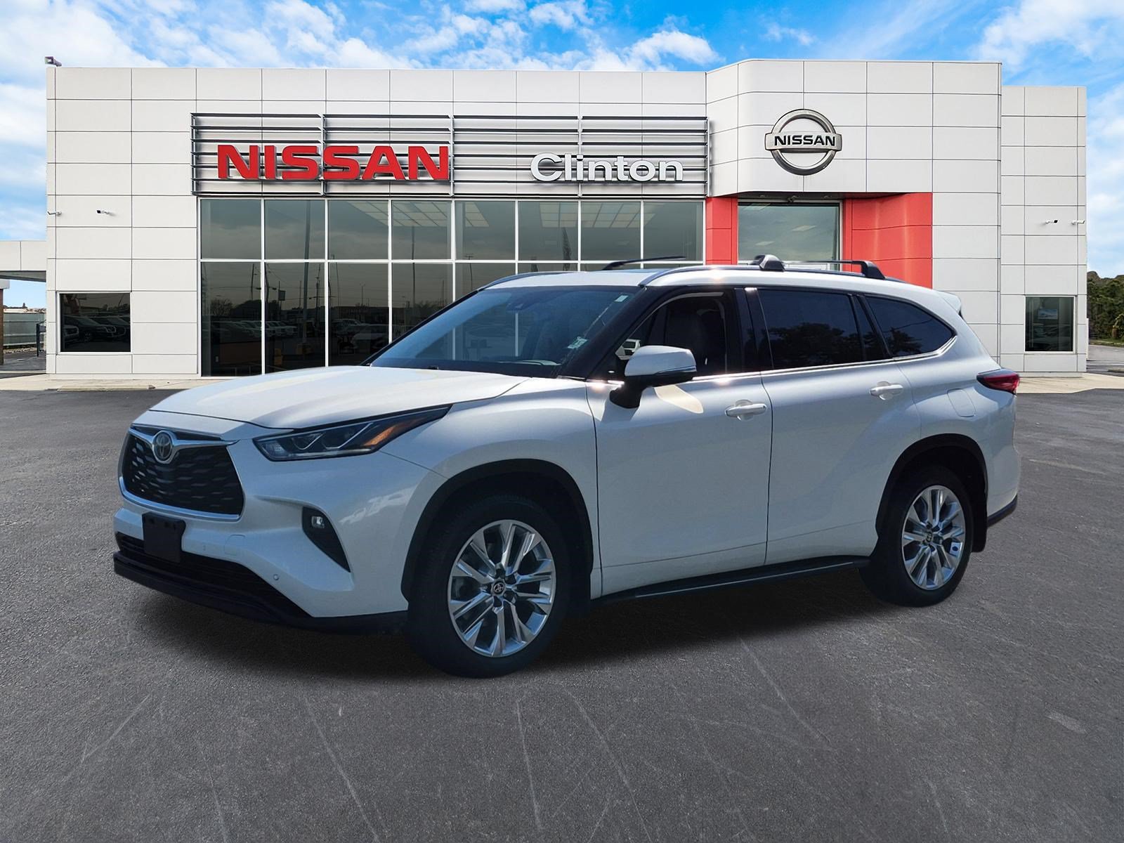 Used 2021 Toyota Highlander Limited FWD image 7