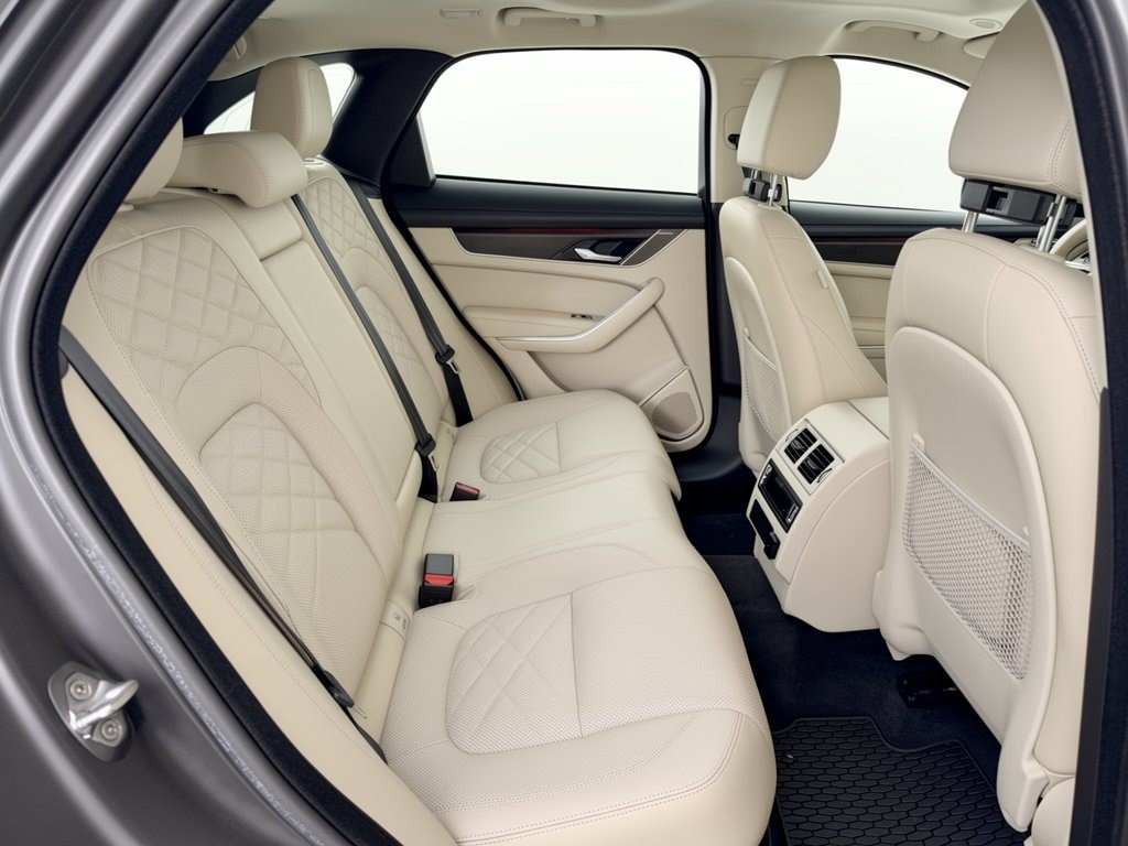 Used 2023 Jaguar F-PACE S AWD/4WD image 29