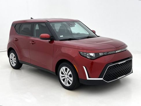 Used 2023 Kia Soul LX FWD image 2
