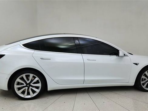 Used 2019 Tesla Model 3 Standard Range Plus image 6