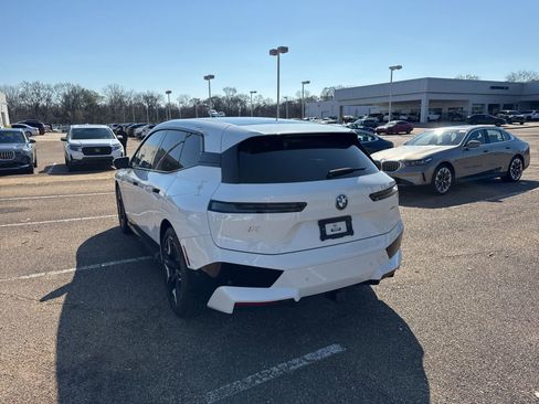 Used 2023 BMW iX xDrive50 w/ Premium Package image 7