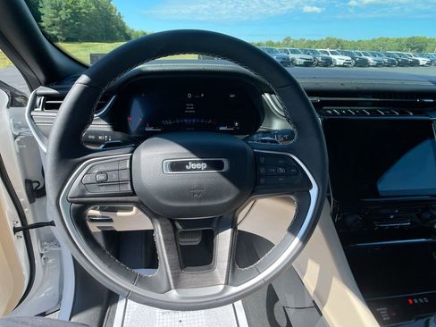 Used 2024 Jeep Grand Cherokee Limited w/ Trailer Tow Package image 15