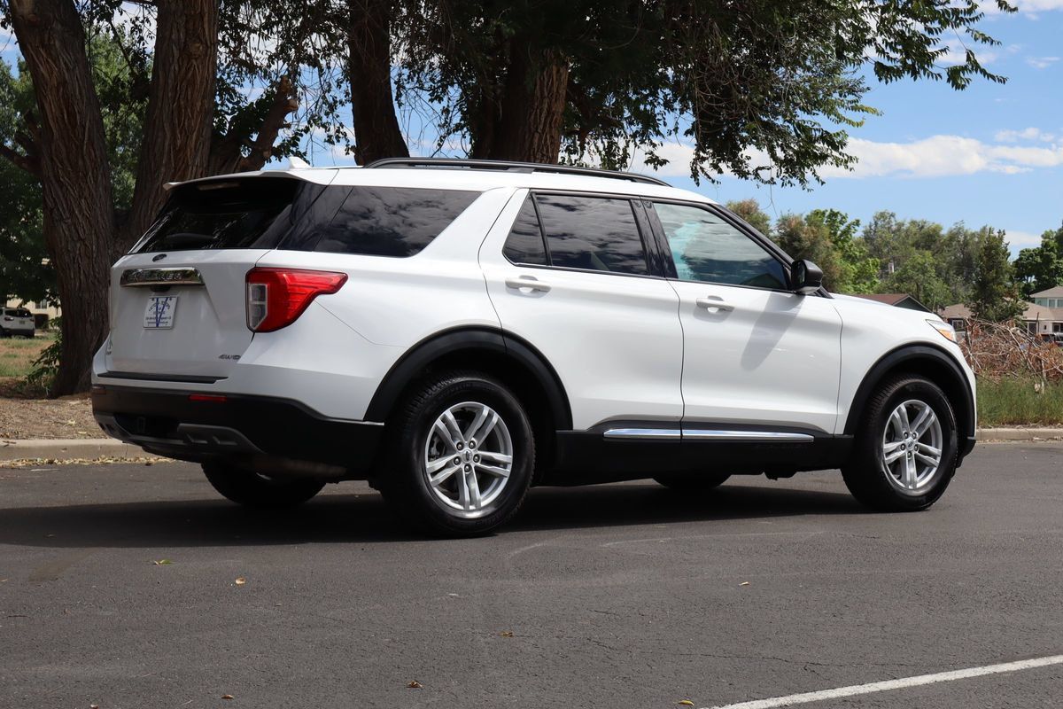Used 2021 Ford Explorer XLT w/ Equipment Group 202A AWD/4WD image 5