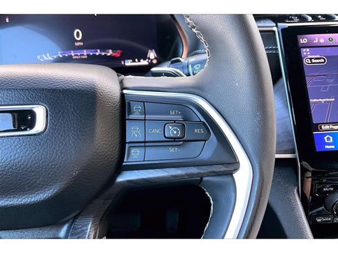 Certified 2024 Jeep Grand Cherokee Limited AWD/4WD image 12