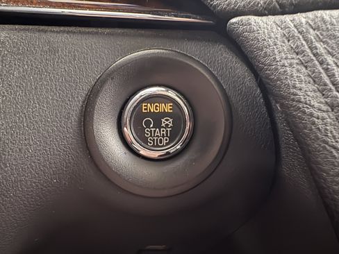 Used 2013 Lincoln MKT AWD image 20