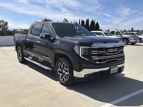 Used 2022 GMC Sierra 1500 SLT w/ SLT Premium Package image 9