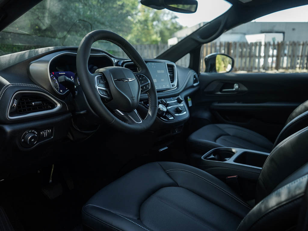 New 2026 Chrysler Pacifica Select AWD/4WD image 19