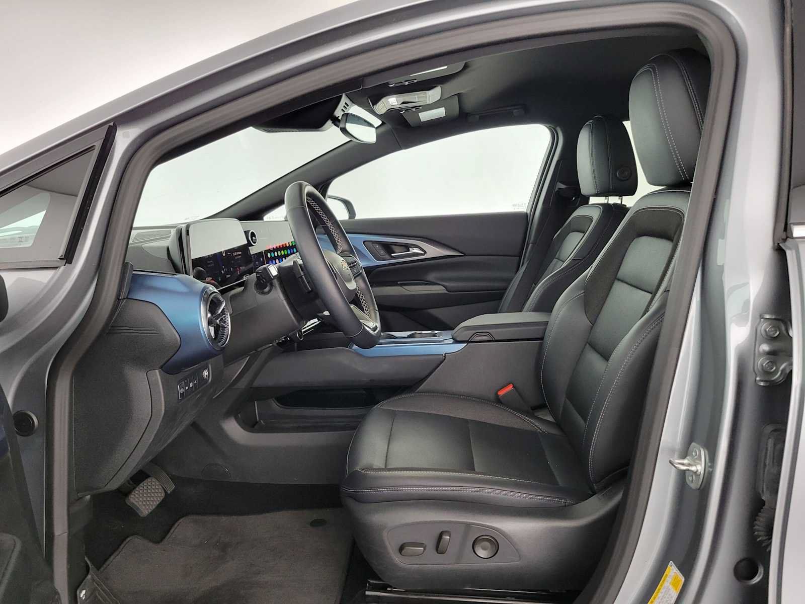 Used 2024 Chevrolet Equinox EV LT FWD image 19