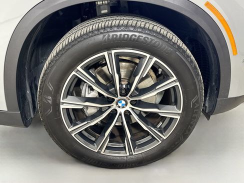 Used 2025 BMW X5 xDrive40i w/ M Sport Package AWD/4WD image 10