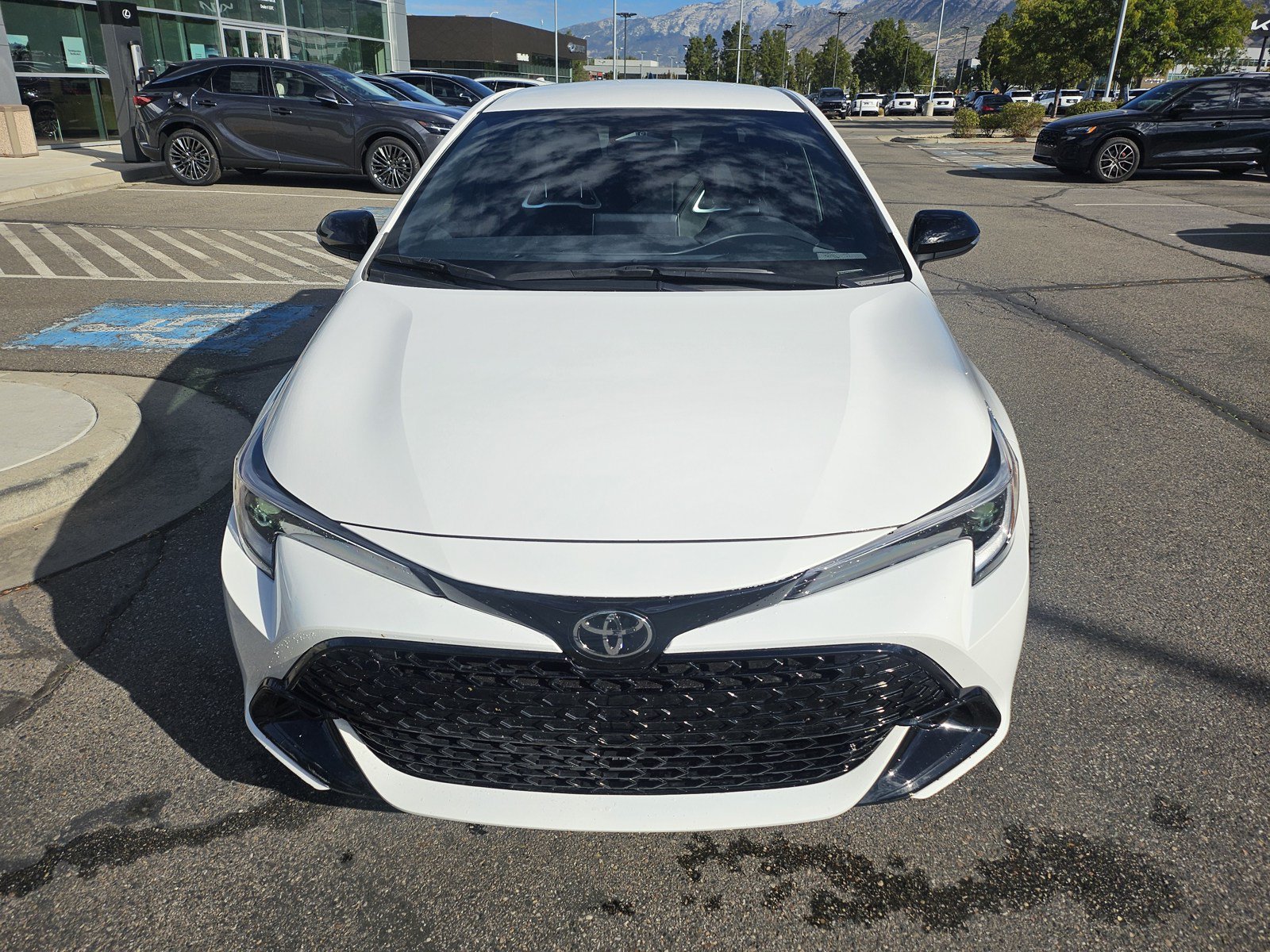 Used 2026 Toyota Corolla SE FWD image 2