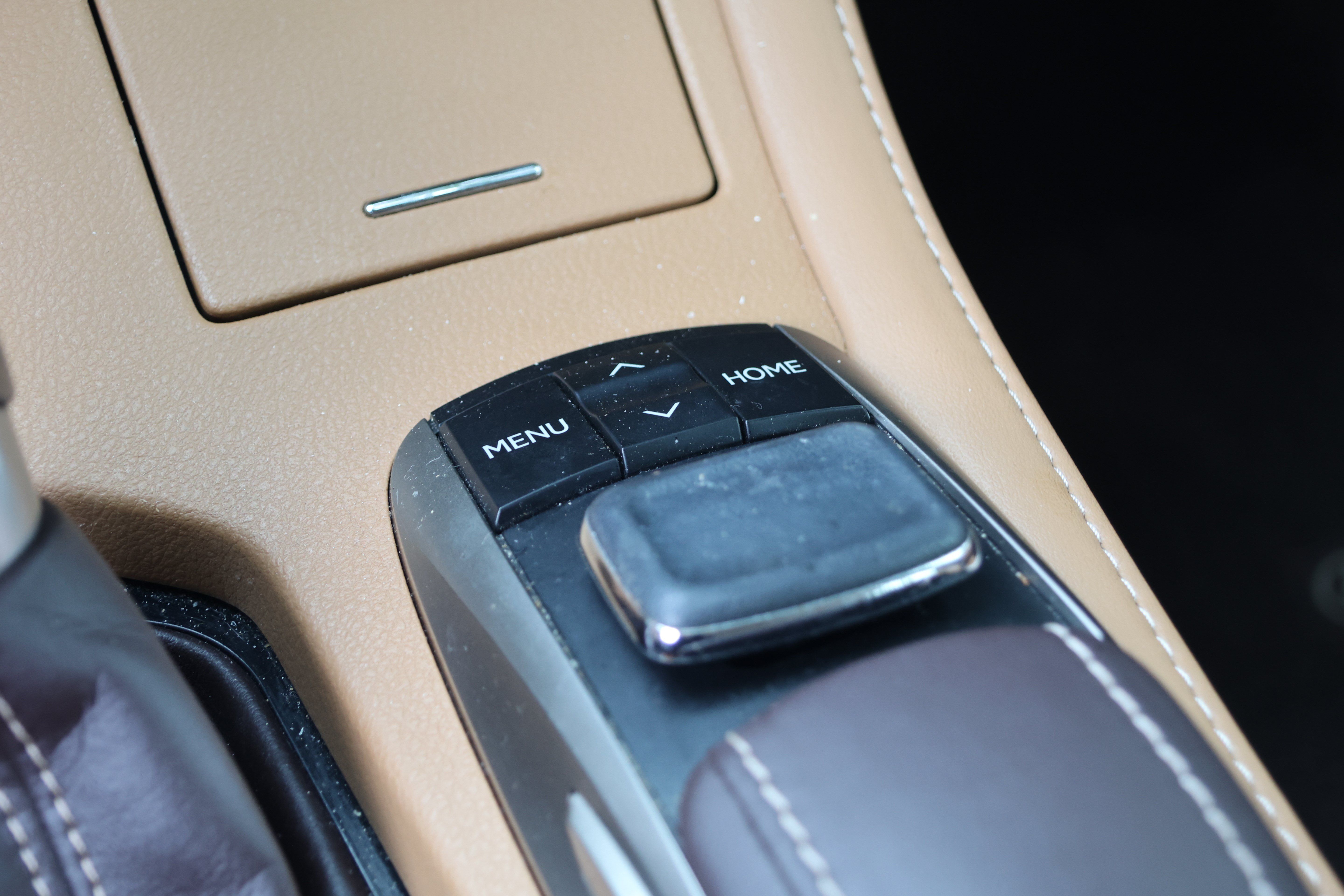 Used 2016 Lexus ES 300h w/ Luxury Package w/Wood Trim FWD image 32