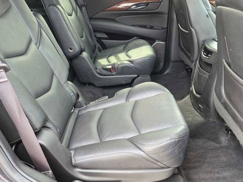 Used 2016 Cadillac Escalade Luxury AWD/4WD image 19
