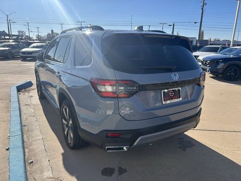 Used 2025 Honda Pilot Elite image 4