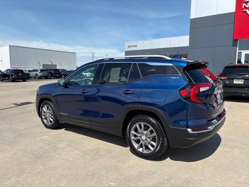 Used 2023 GMC Terrain SLT w/ Tech Package FWD image 4