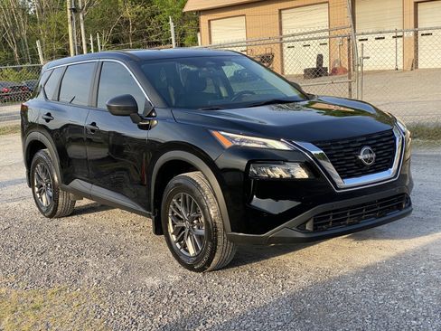 Used 2023 Nissan Rogue S image 3