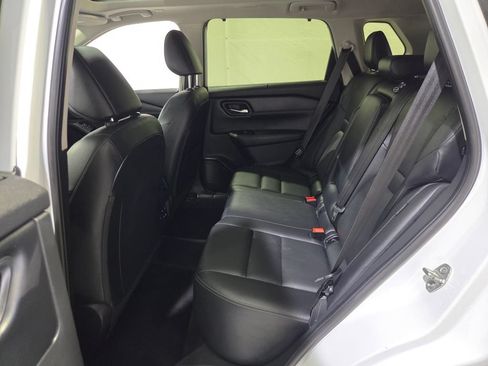 Used 2024 Nissan Rogue SL AWD/4WD image 18