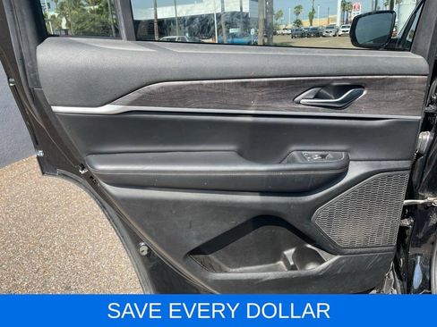Used 2023 Jeep Grand Cherokee L Limited AWD/4WD image 15