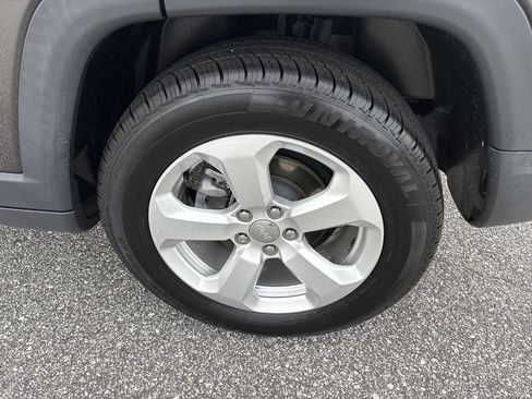 Used 2018 Jeep Compass Latitude w/ Popular Equipment Group FWD image 30