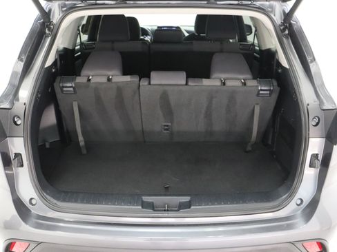 Used 2025 Toyota Highlander LE image 33