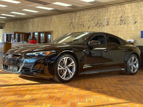 Used 2023 Audi e-tron GT Premium Plus image 3