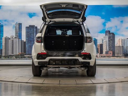 Used 2023 Land Rover Discovery Sport SE R-Dynamic image 12