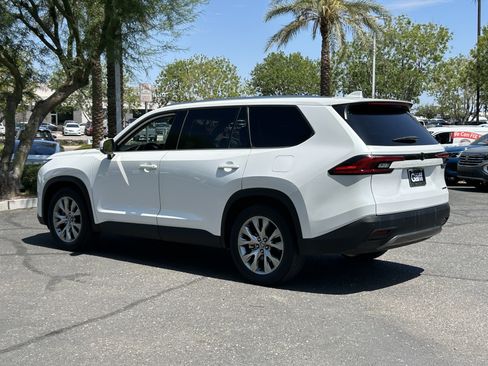 Used 2024 Toyota Grand Highlander FWD image 3