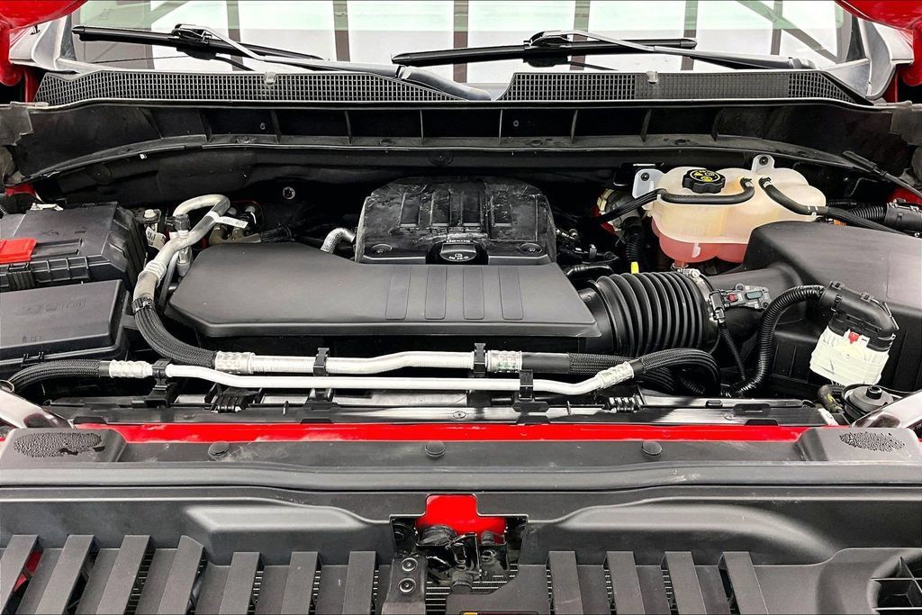 Used 2023 Chevrolet Silverado 1500 LT AWD/4WD image 10