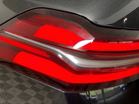 Certified 2025 BMW 550e xDrive w/ Premium Package image 32