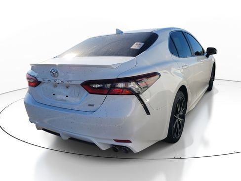 Used 2021 Toyota Camry SE image 5